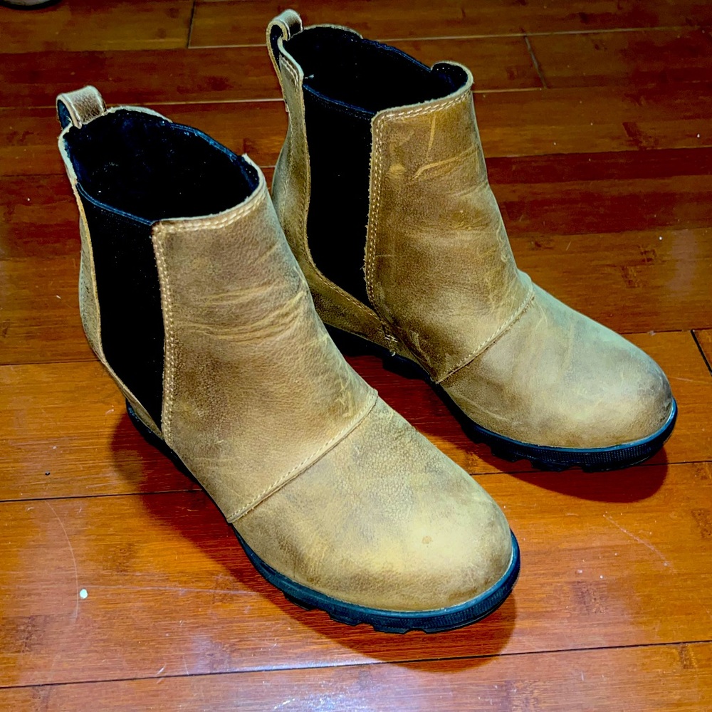 Sorel women’s boots brown size 6